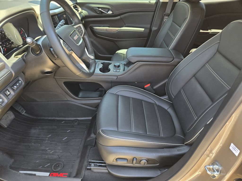 Used 2023 GMC Acadia Denali w/ Denali Technology Package FWD image 13