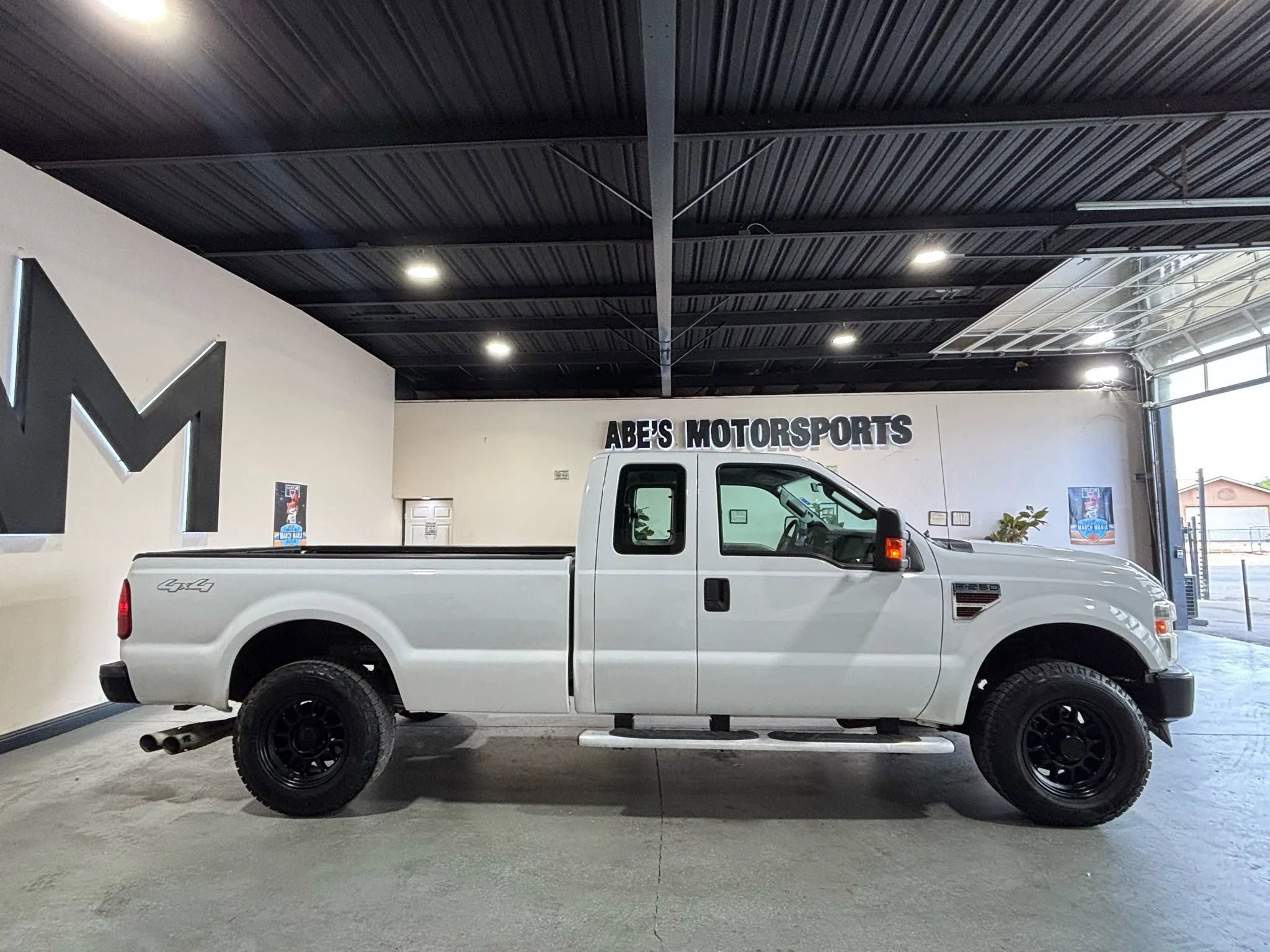 Used 2009 Ford F250 XL AWD/4WD image 4