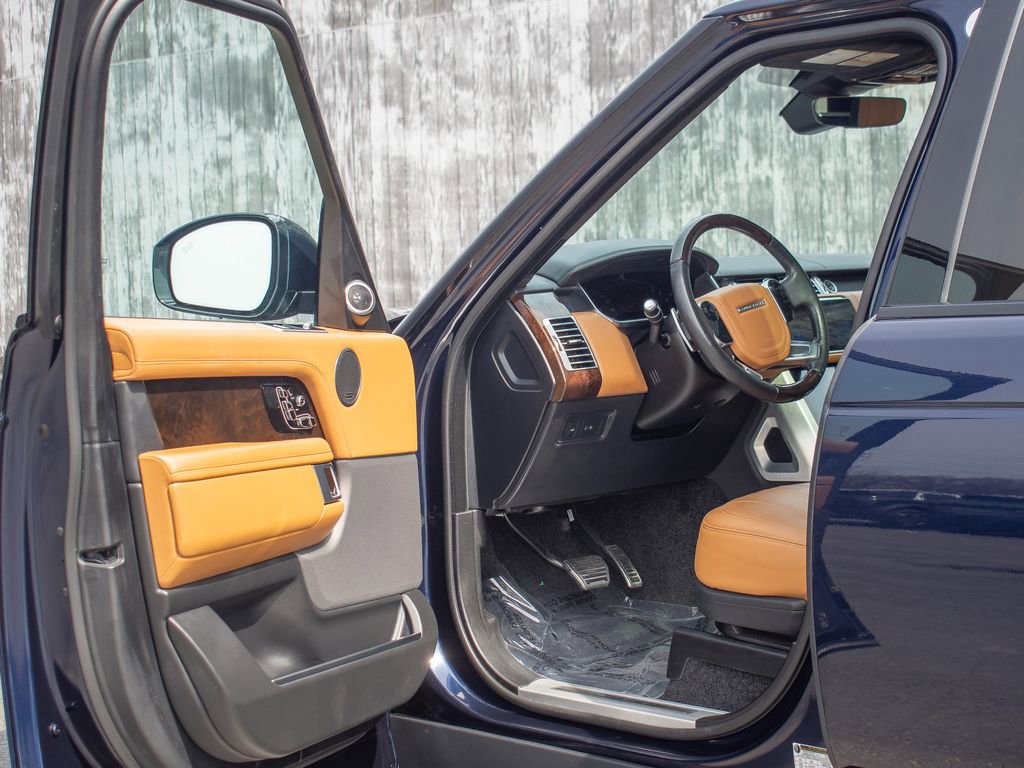 Used 2020 Land Rover Range Rover Long Wheelbase Autobiography image 11