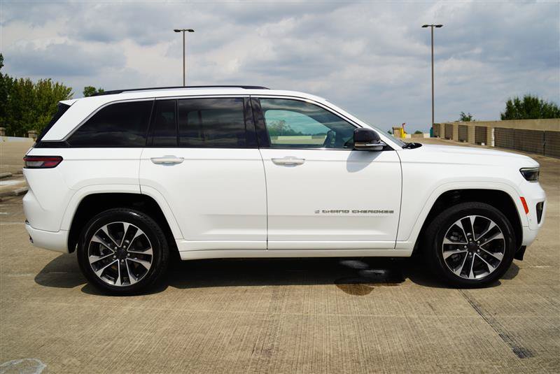 Used 2023 Jeep Grand Cherokee Overland AWD/4WD image 9