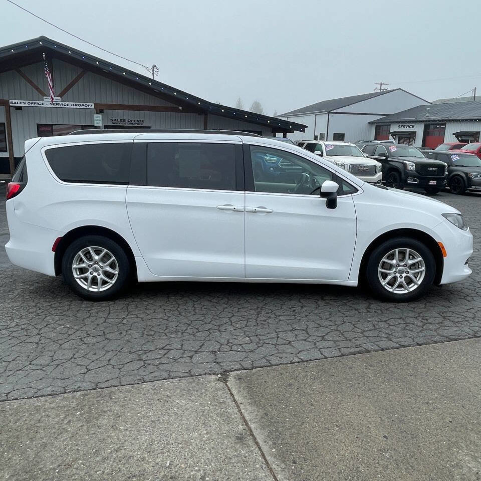 Used 2021 Chrysler Voyager Lxi image 6