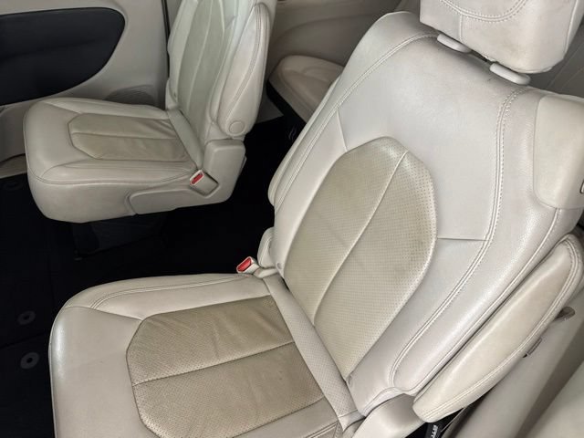 Used 2021 Chrysler Pacifica Touring-L FWD image 29