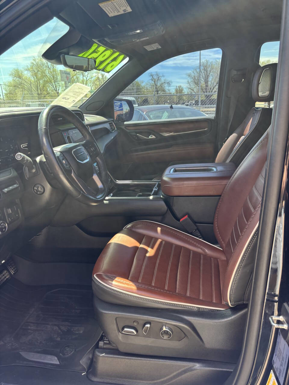 Used 2023 GMC Yukon Denali Ultimate image 7