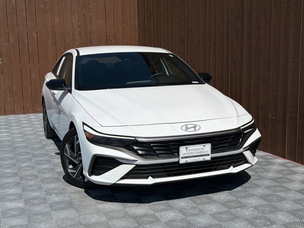 Used 2025 Hyundai Elantra Sport FWD image 9
