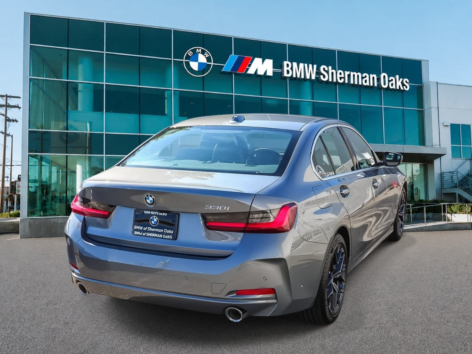 Used 2026 BMW 330i Sedan w/ Convenience Package RWD image 4