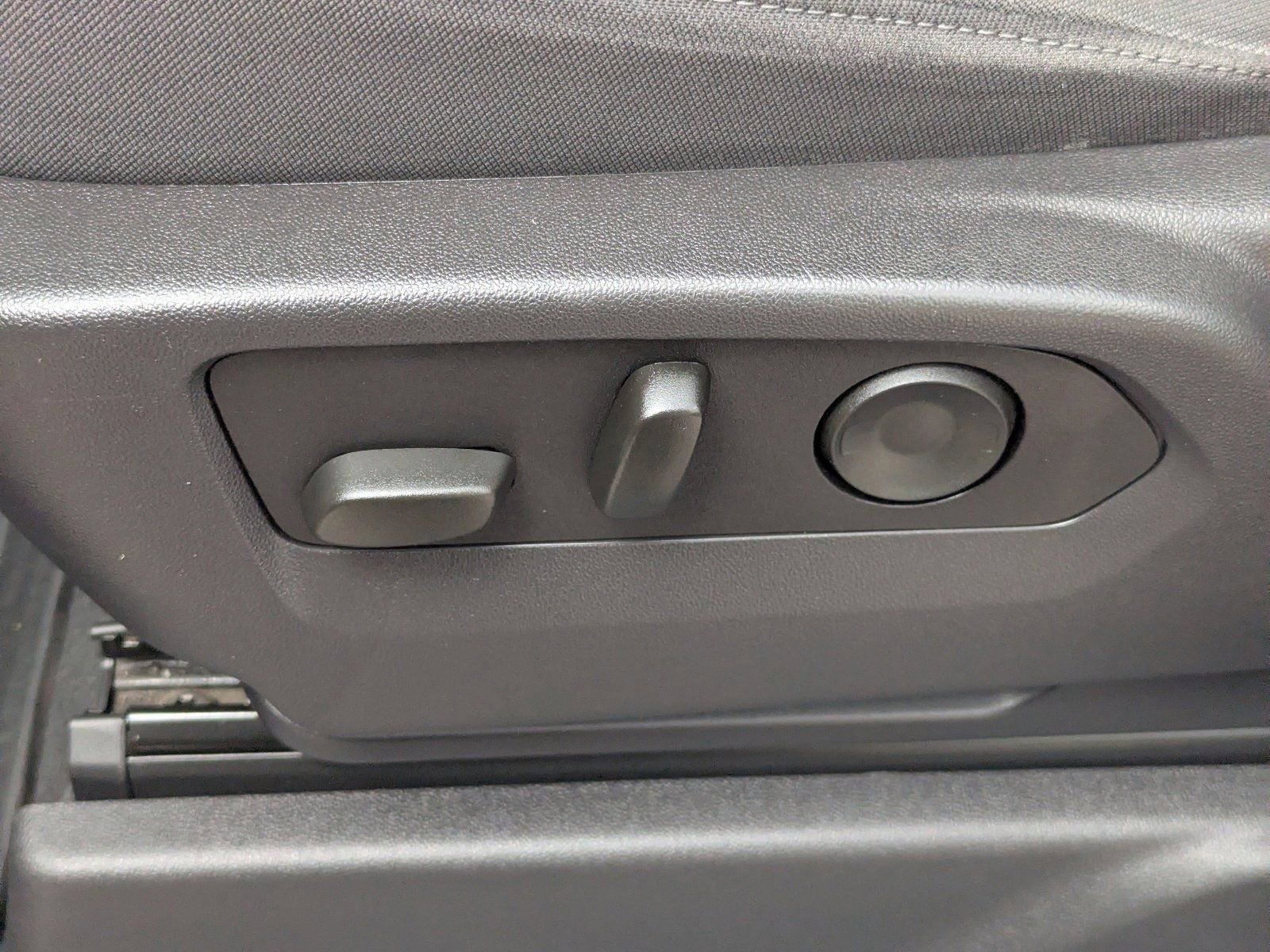 Used 2025 Chevrolet Silverado 2500 Custom w/ Custom Convenience Package image 24