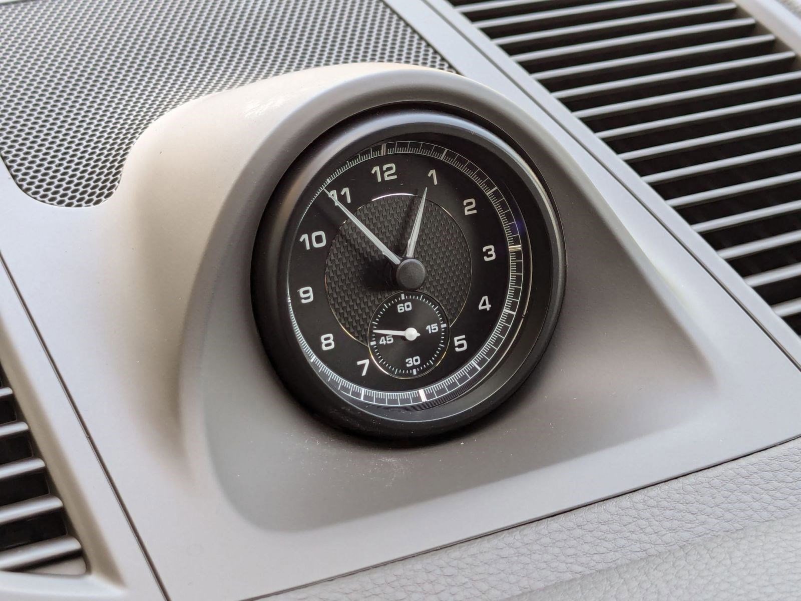 Used 2025 Porsche Macan image 21