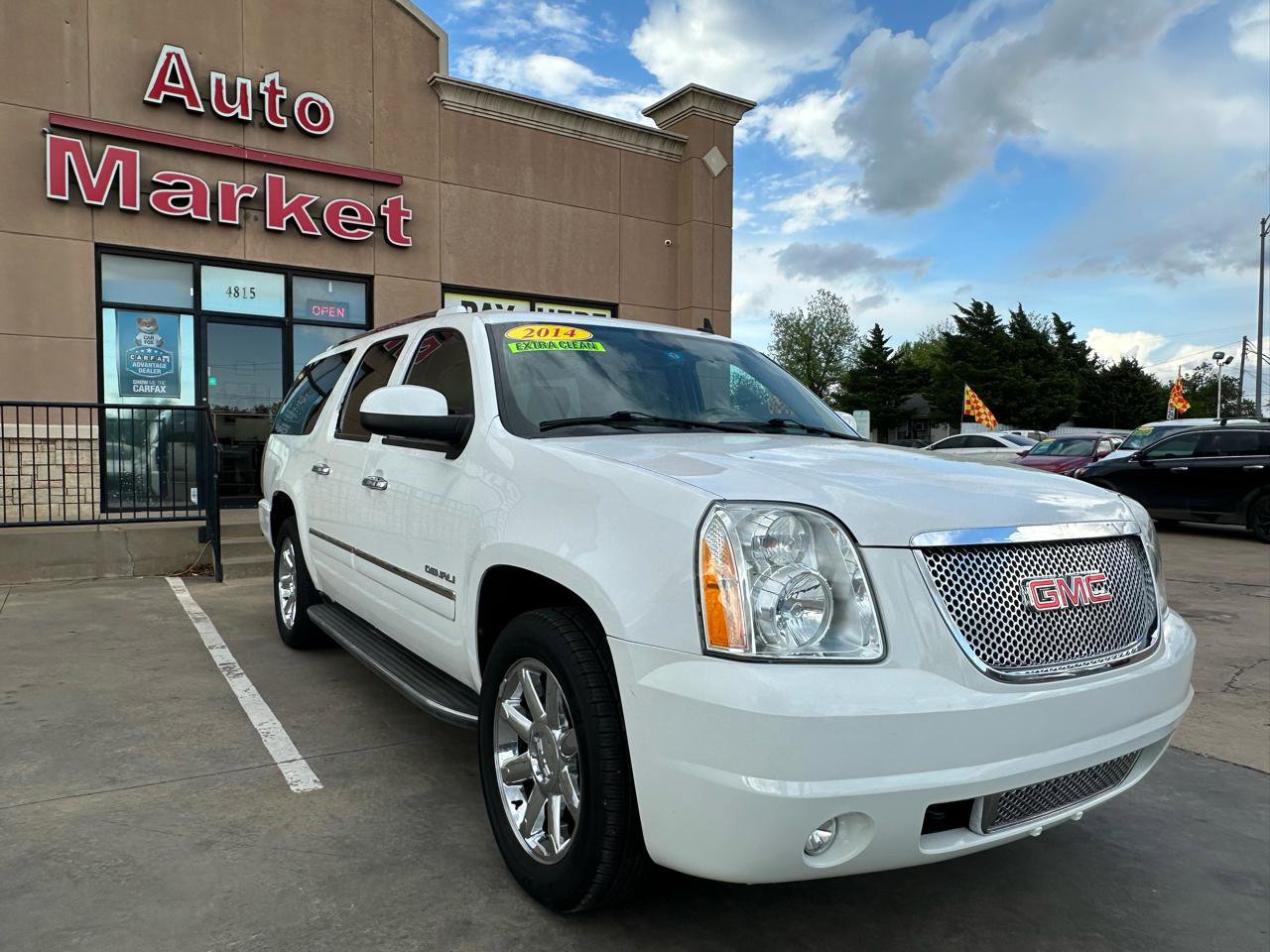 Used 2014 GMC Yukon XL Denali image 3