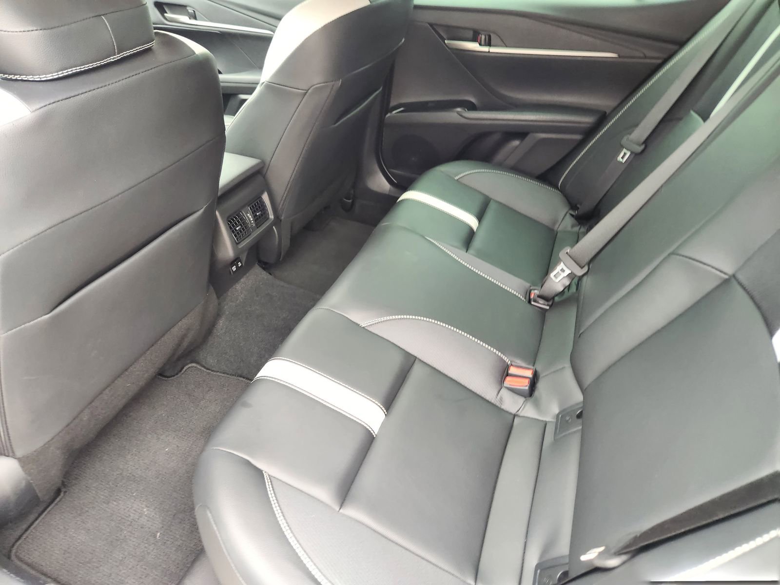 Used 2025 Toyota Camry SE w/ Convenience Package image 34