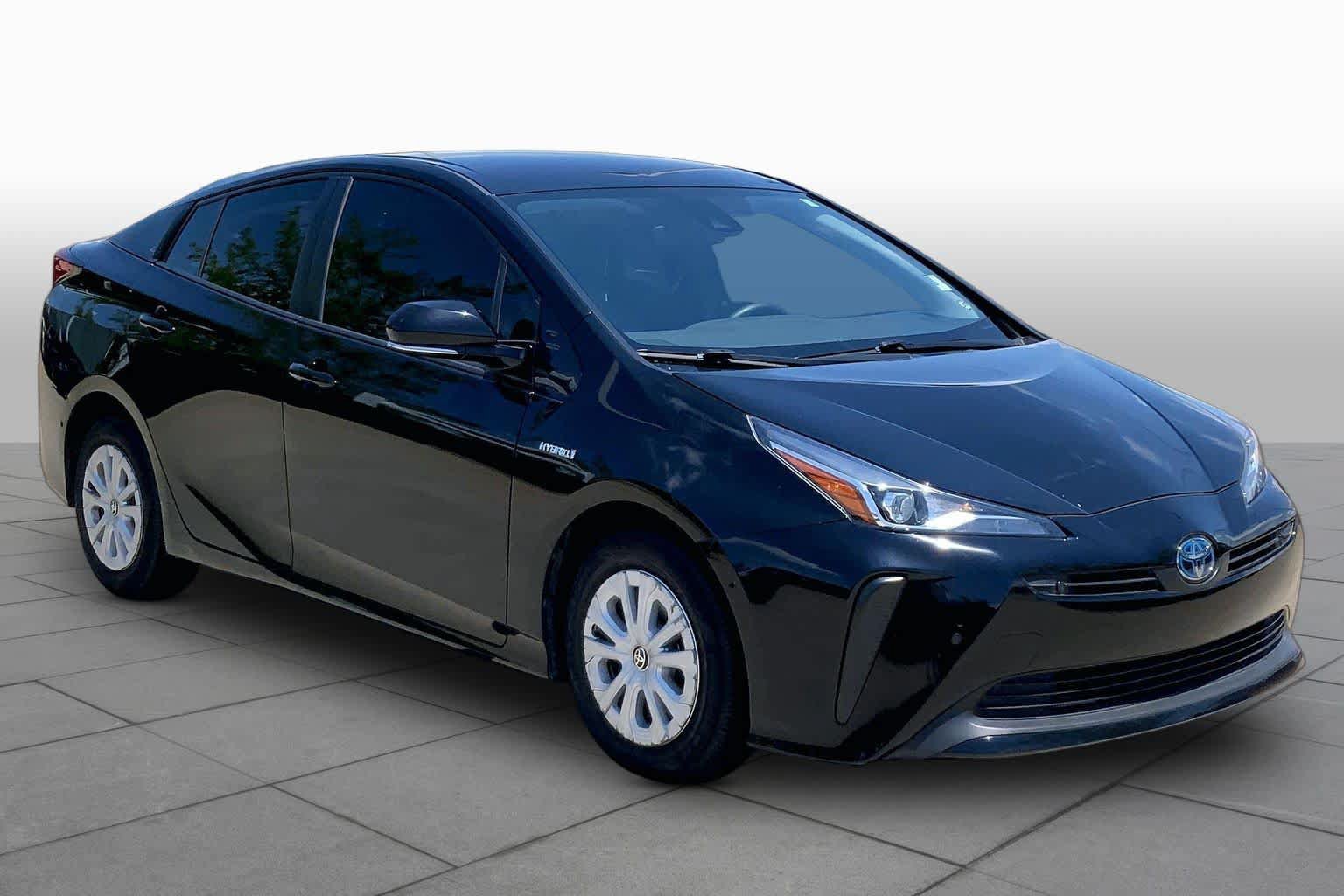 Used 2020 Toyota Prius LE FWD image 2