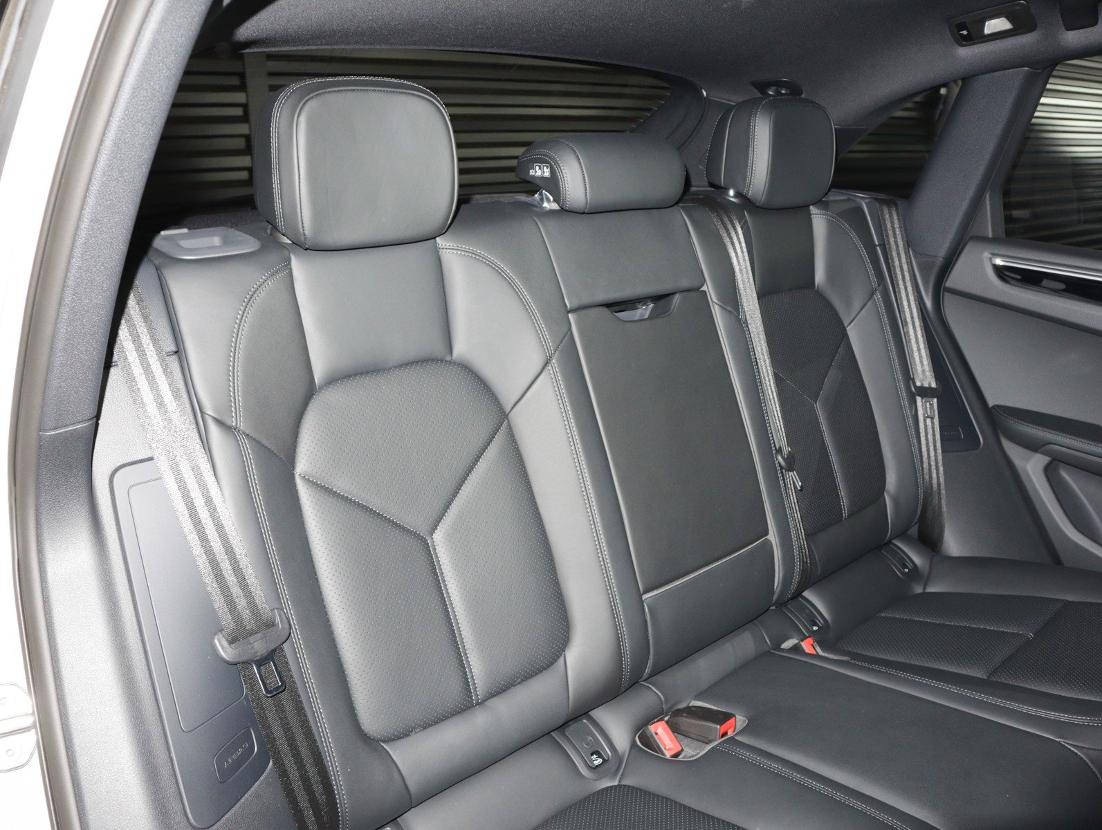 New 2026 Porsche Macan image 6