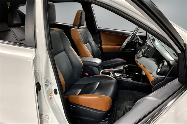Used 2016 Toyota RAV4 SE image 28