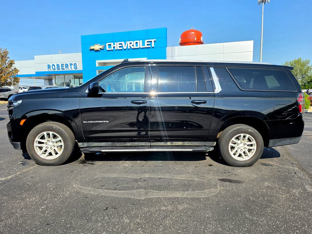 Used 2024 Chevrolet Suburban LT AWD/4WD image 3