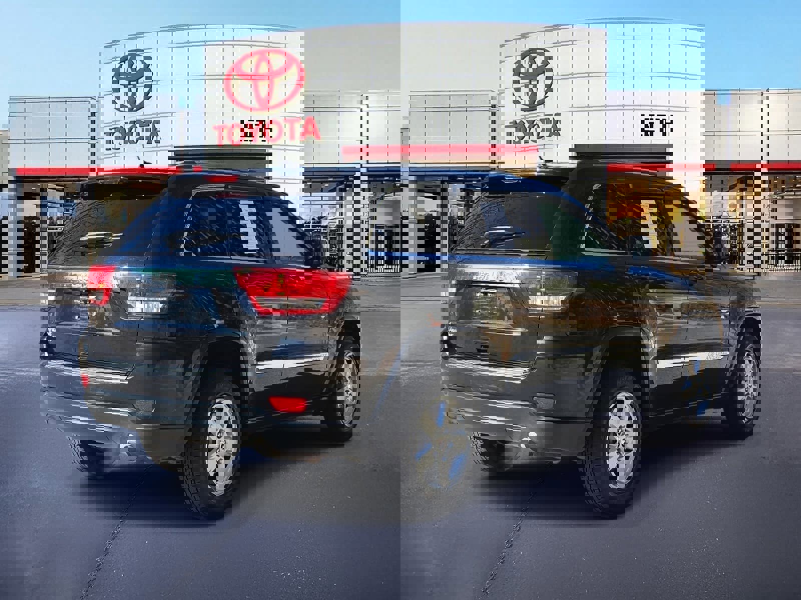 Used 2011 Jeep Grand Cherokee Laredo image 5