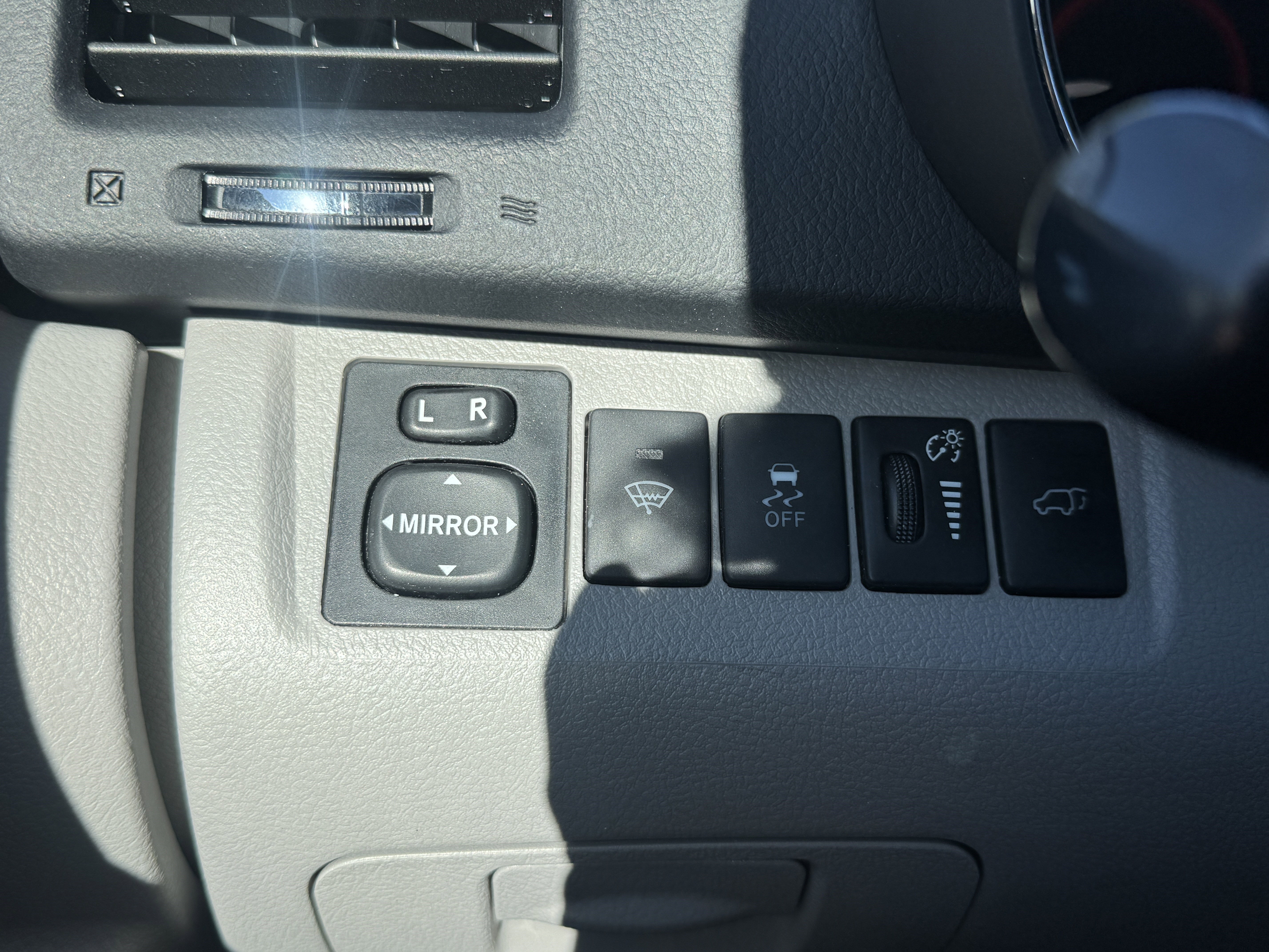 Used 2012 Toyota Highlander Limited w/ Tow Pkg image 35