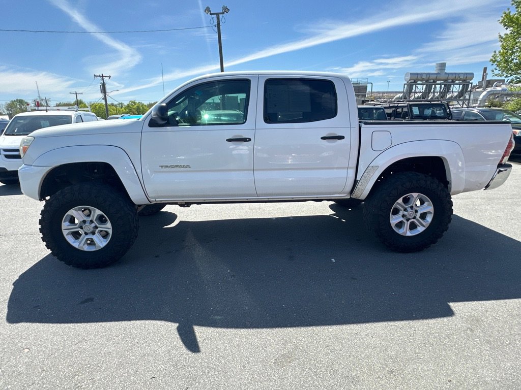 Used 2014 Toyota Tacoma 4x4 Double Cab w/ TRD Off-Road Package image 2
