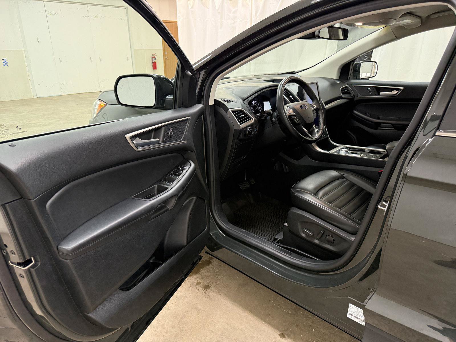 Used 2023 Ford Edge SEL w/ Convenience Package AWD/4WD image 6