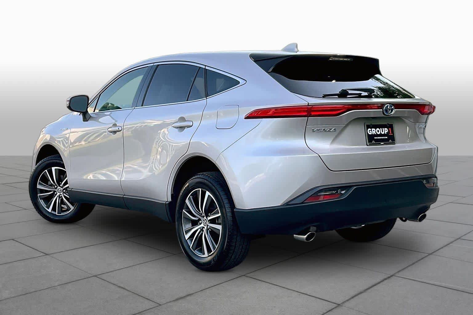 Used 2021 Toyota Venza LE AWD/4WD image 11