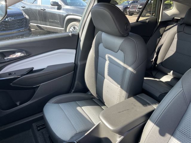 New 2026 Chevrolet Trax LT w/ Sunroof Package FWD image 24