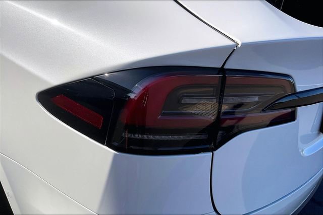 Used 2022 Tesla Model X image 25