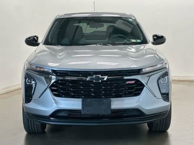 Used 2025 Chevrolet Trax RS FWD image 28