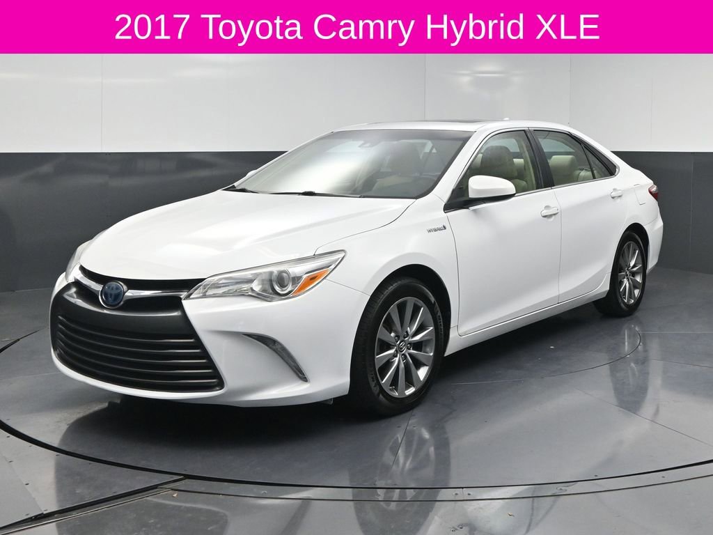 Used 2017 Toyota Camry XLE w/ Moonroof Package FWD image 2