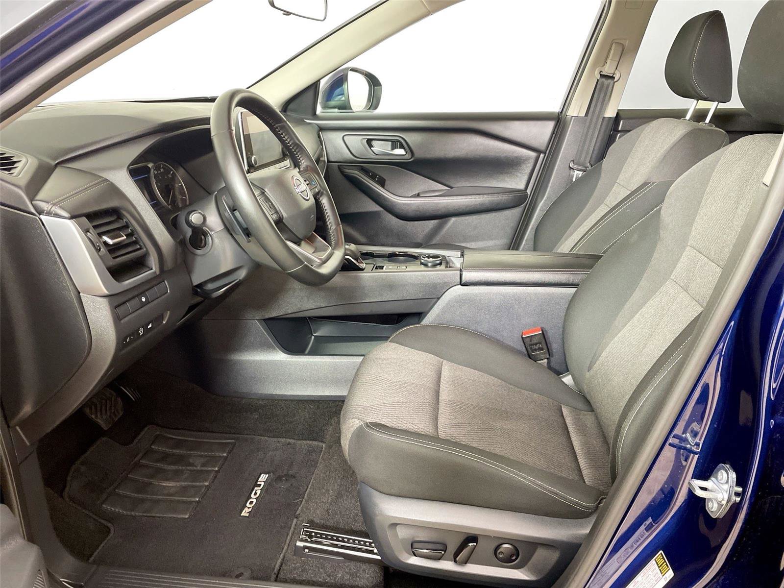 Used 2025 Nissan Rogue SV AWD/4WD image 5