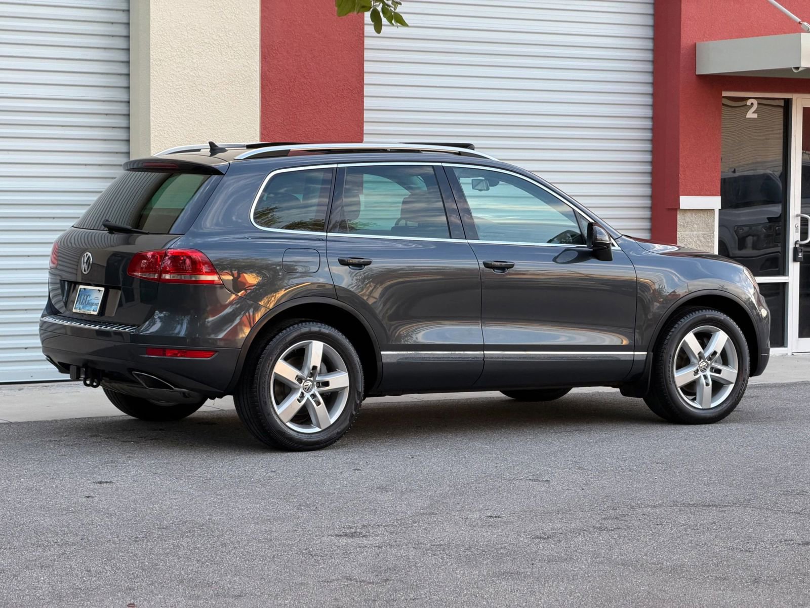 Used 2012 Volkswagen Touareg Sport AWD/4WD image 6