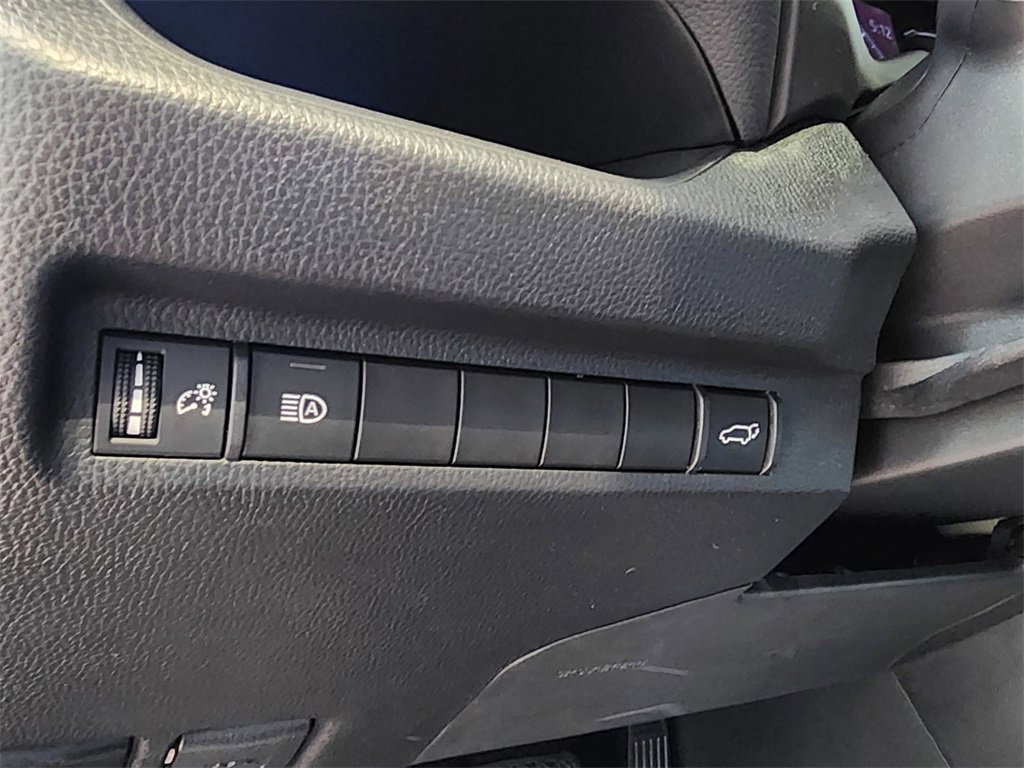 Used 2023 Toyota RAV4 XLE Premium image 17