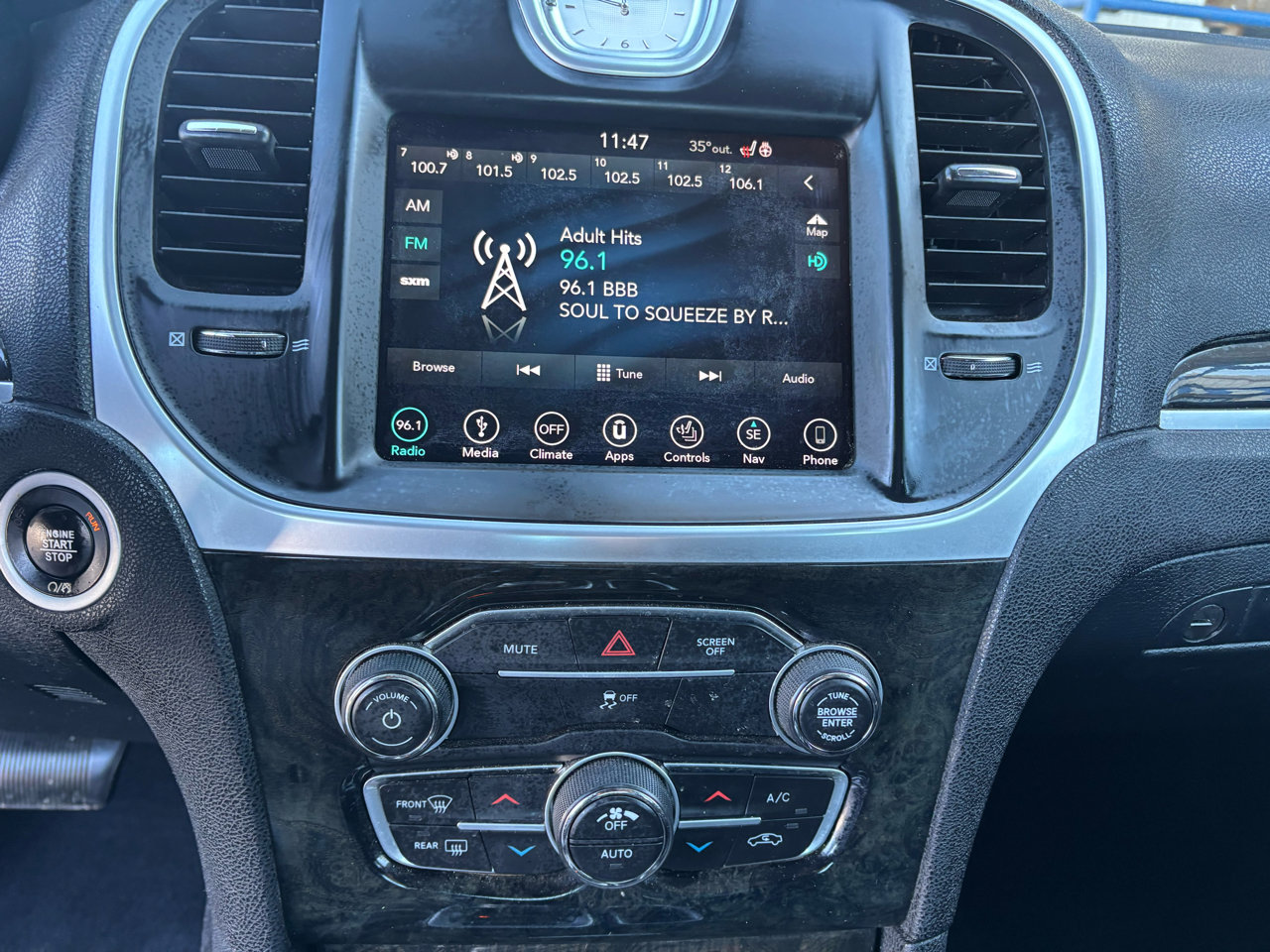 Used 2019 Chrysler 300 Limited image 17