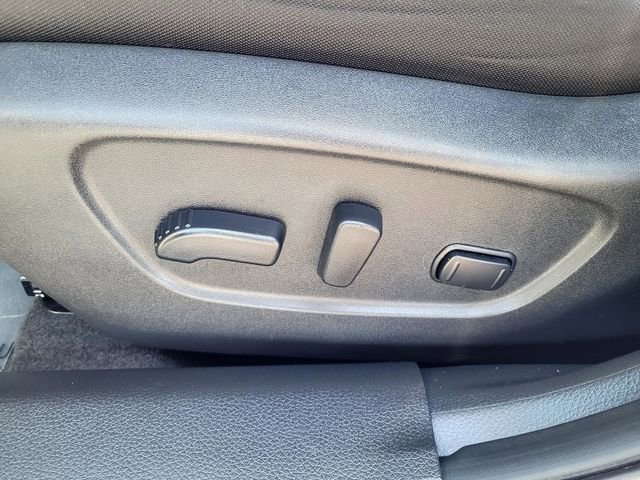 Used 2019 Nissan Rogue SV w/ Premium Package image 11