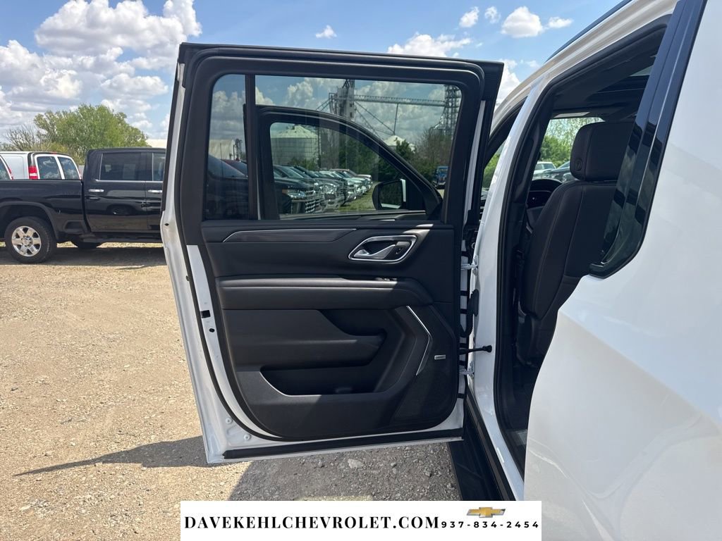 Certified 2022 Chevrolet Suburban RST w/ Luxury Package AWD/4WD image 31