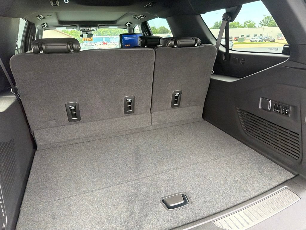 New 2026 Chevrolet Suburban Premier AWD/4WD image 15