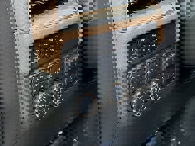 Used 2025 Chevrolet Tahoe High Country image 12