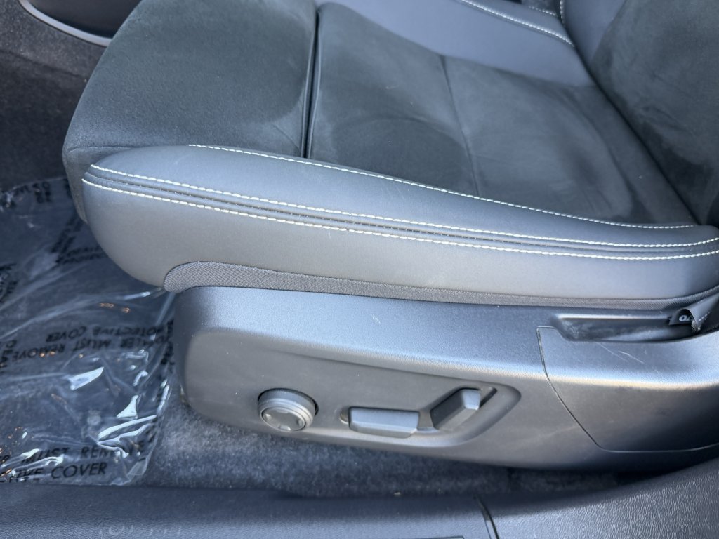 Used 2023 Volvo C40 P8 Recharge Plus w/ Protection Package Premier image 33