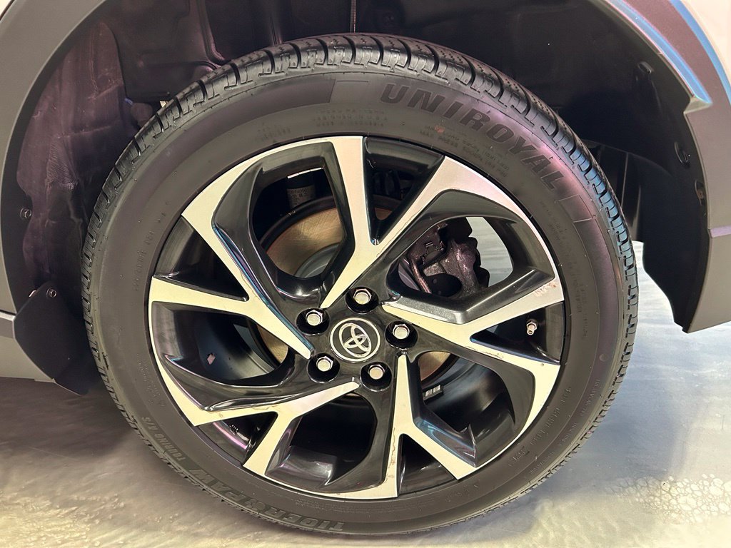 Used 2019 Toyota C-HR XLE FWD image 23