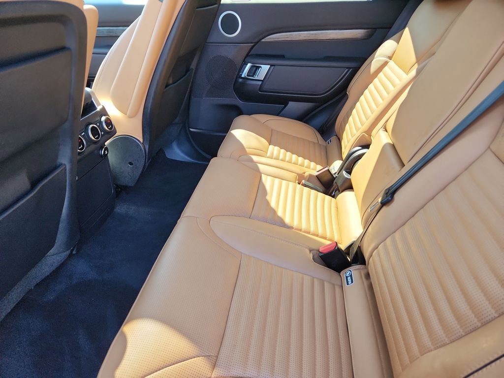Used 2018 Land Rover Discovery HSE image 5