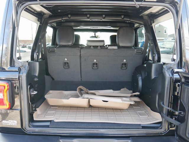 Used 2023 Jeep Wrangler Unlimited Sahara w/ Cold Weather Group image 12