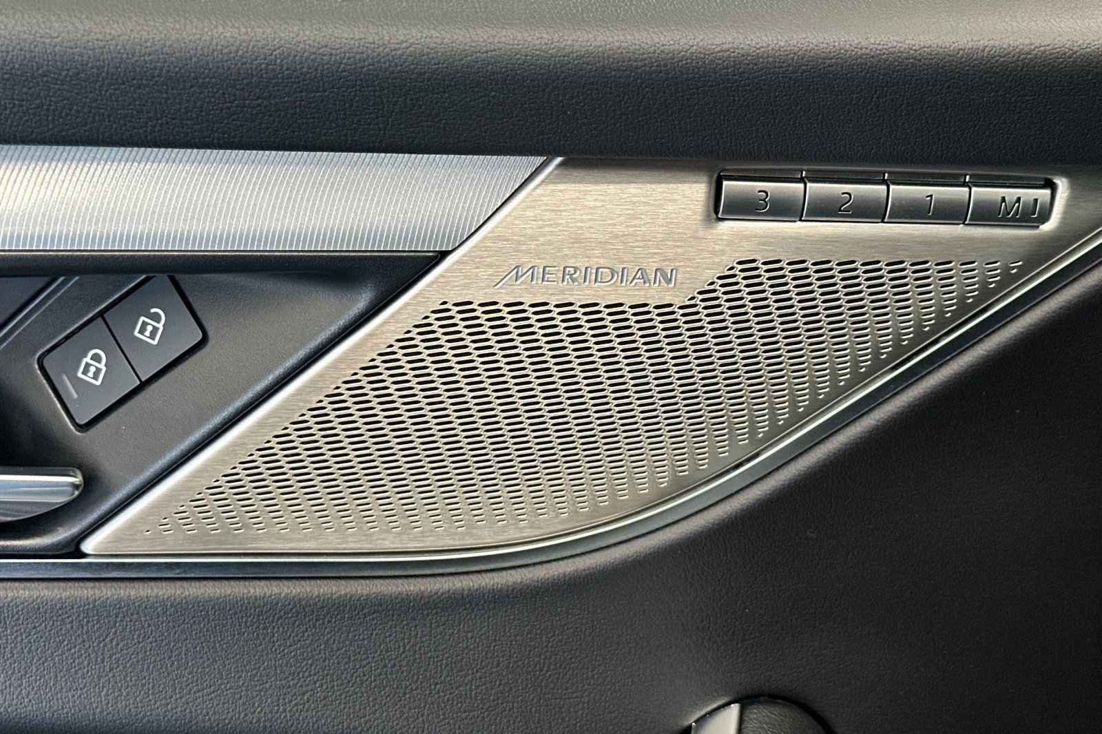 Used 2025 Jaguar F-PACE R-Dynamic S image 16