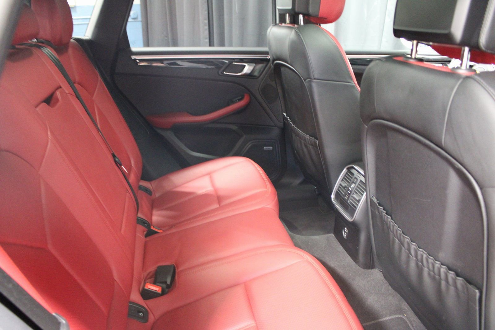 Certified 2021 Porsche Macan image 36