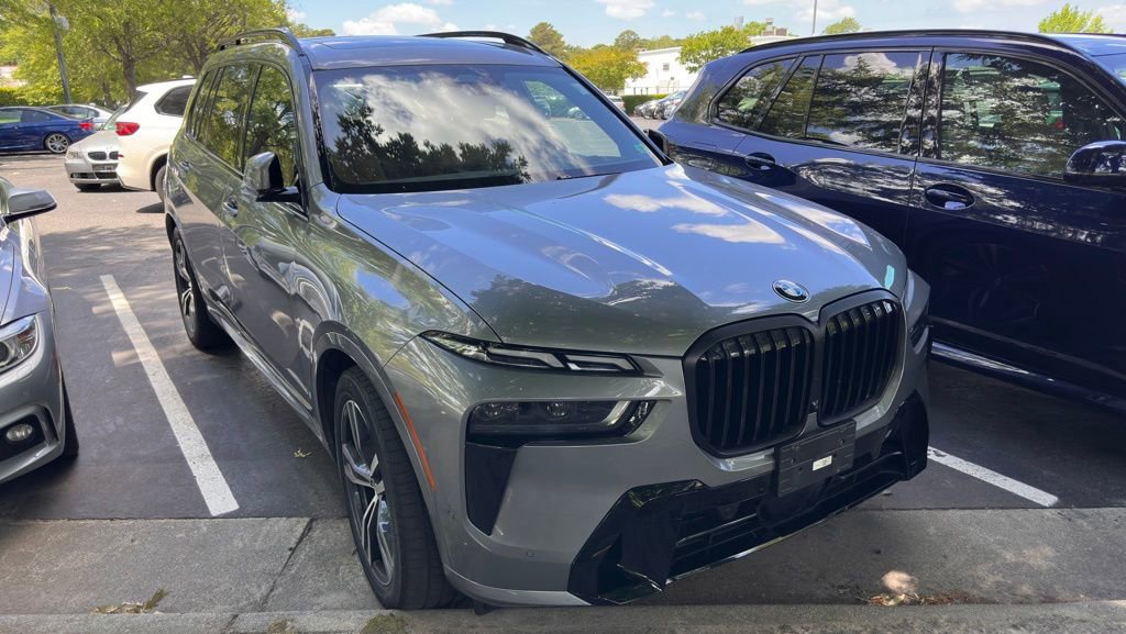 Used 2024 BMW X7 xDrive40i w/ M Sport Package AWD/4WD image 1