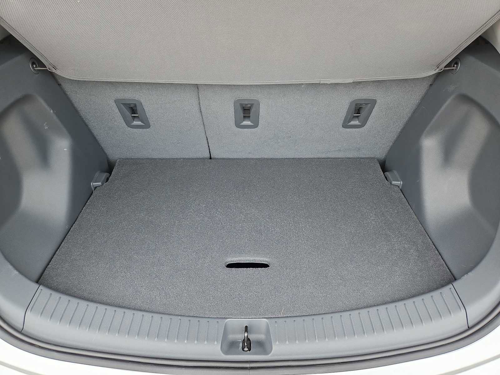 Used 2020 Chevrolet Bolt Premier w/ Infotainment Package image 33