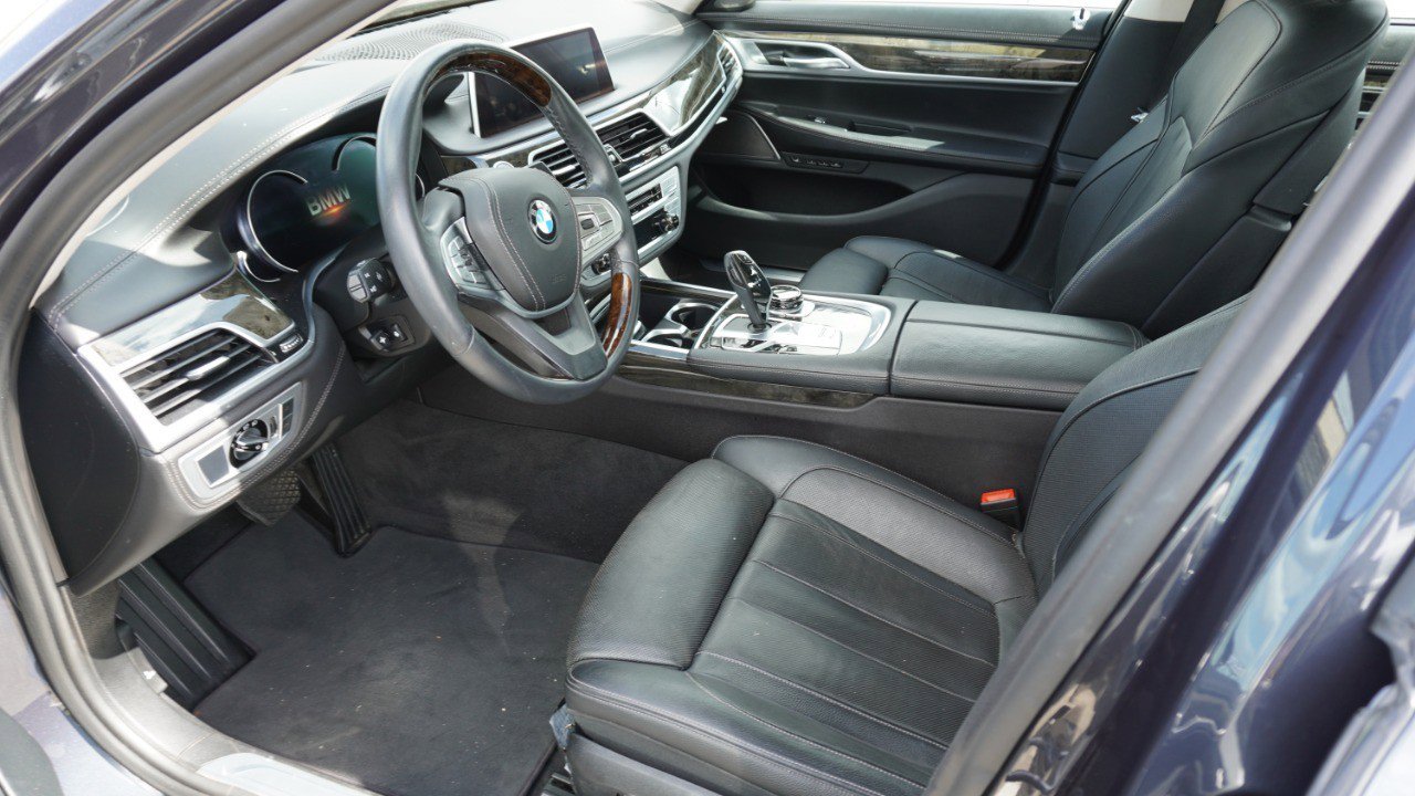 Used 2019 BMW 740i xDrive w/ Executive Package image 5