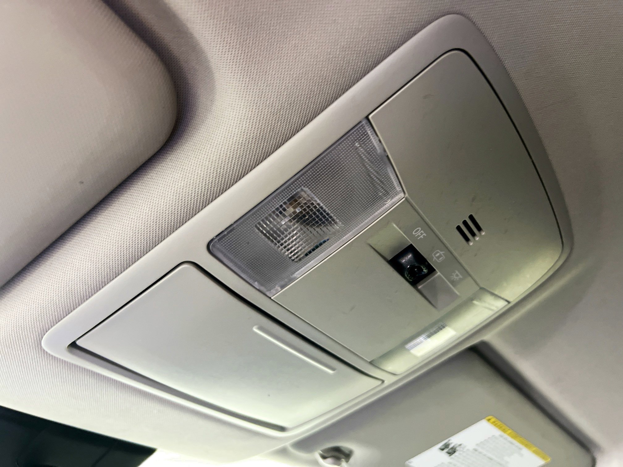 Used 2018 Toyota RAV4 LE image 18