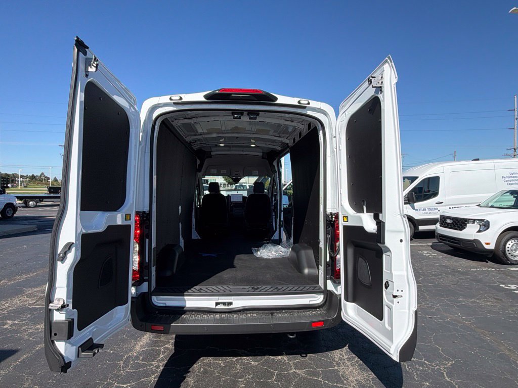 New 2027 Ford Transit 250 148 Medium Roof w/ Load Area Protection Package RWD image 31