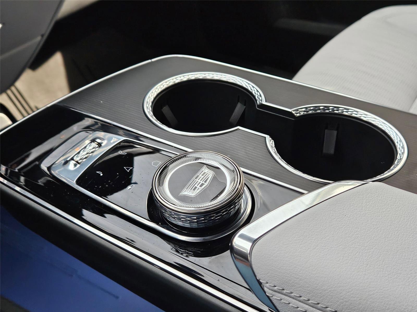 New 2026 Cadillac Lyriq Luxury w/ LPO, Floor Liner Package AWD/4WD image 18