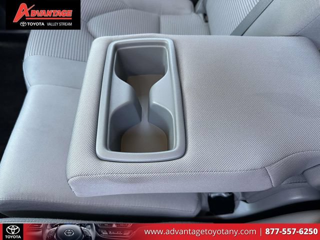 Used 2023 Toyota Highlander LE AWD/4WD image 16