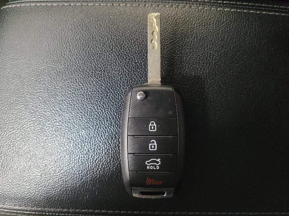 Used 2020 Kia Optima LX image 32