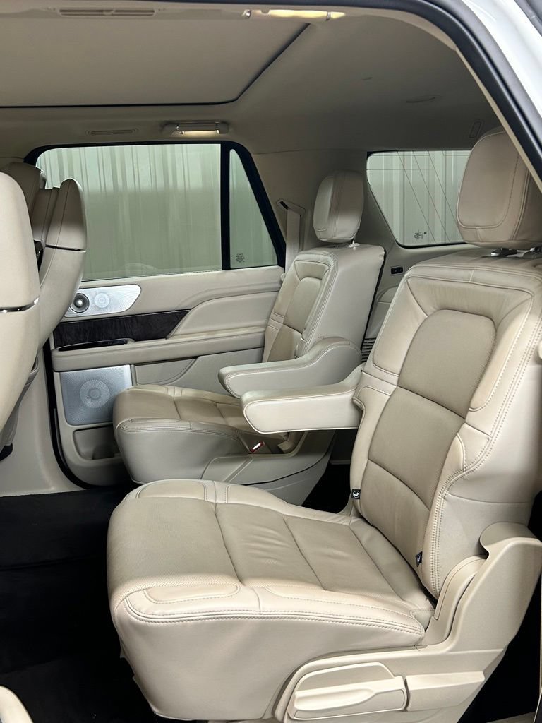 Used 2021 Lincoln Navigator L Reserve AWD/4WD image 17
