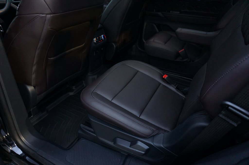 Used 2025 Ford Explorer Platinum w/ Ultimate Package image 32